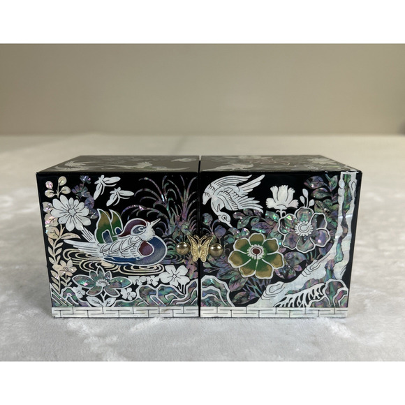 Vtg Black Laquered Mother of Pearl Inlay Lacquer Wood Jewelry Box Bnfts Charity - Picture 1 of 13